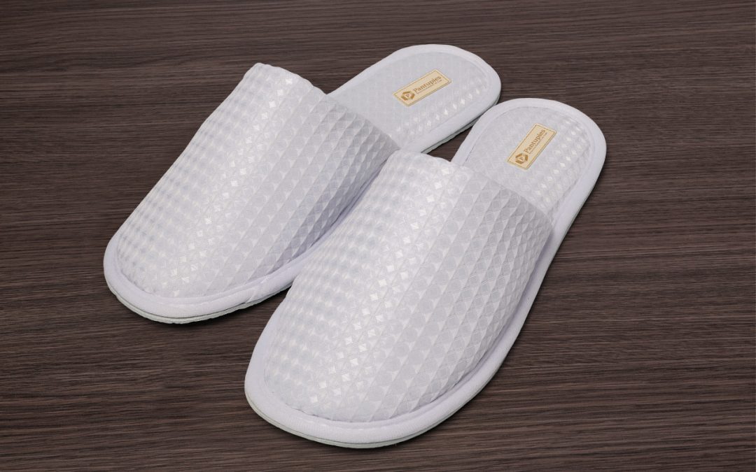 Pantufla texturizada de microfibra para hotel | Línea Clásica